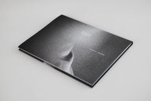 画像をギャラリービューアに読み込む, 写真集『Girl』奥山由之