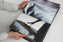 画像をギャラリービューアに読み込む, 写真集『Girl』奥山由之